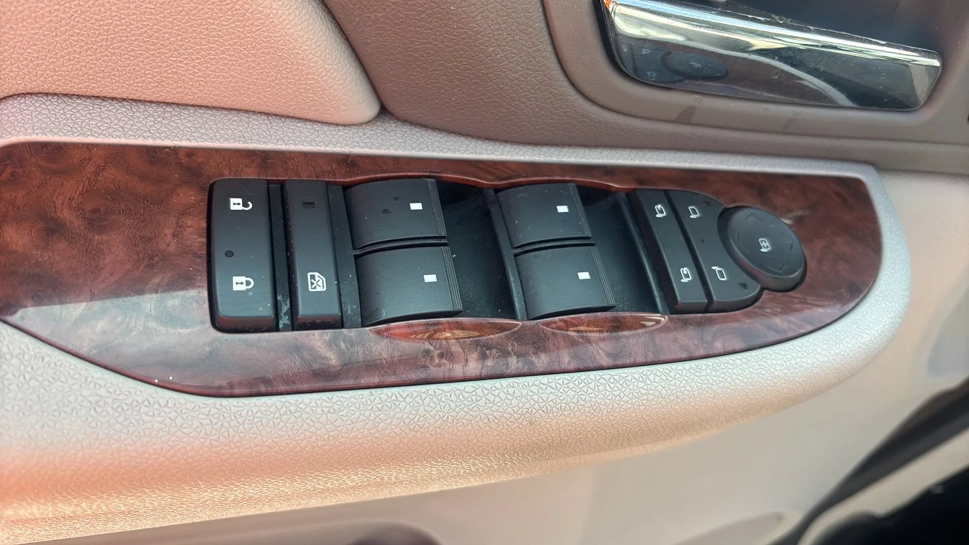 Used 2007 Chevrolet Avalanche LTZ w/ LTZ Preferred Equipment Group AWD/4WD image 20