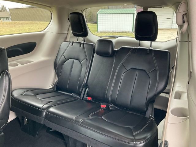 Used 2024 Chrysler Pacifica Touring-L image 22