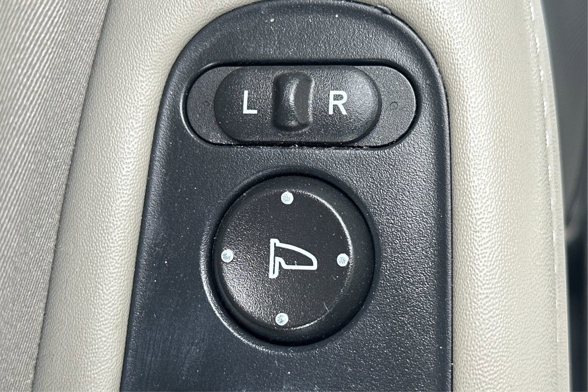 Used 2017 Honda HR-V LX image 34