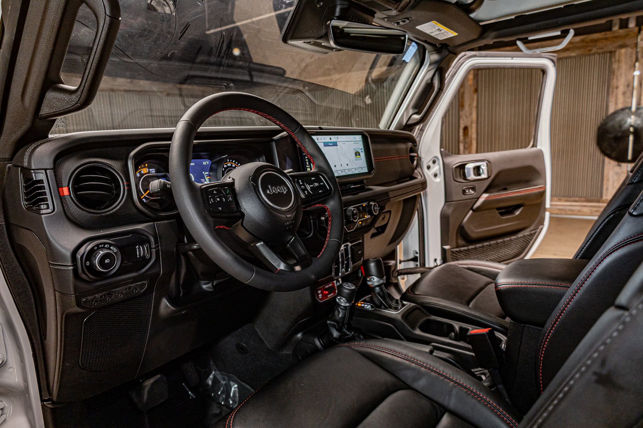 Used 2024 Jeep Wrangler Unlimited Rubicon AWD/4WD image 13