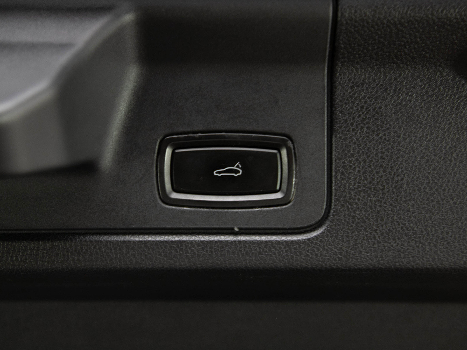 Used 2014 Porsche Panamera 4 w/ Bose Audio Package AWD/4WD image 19