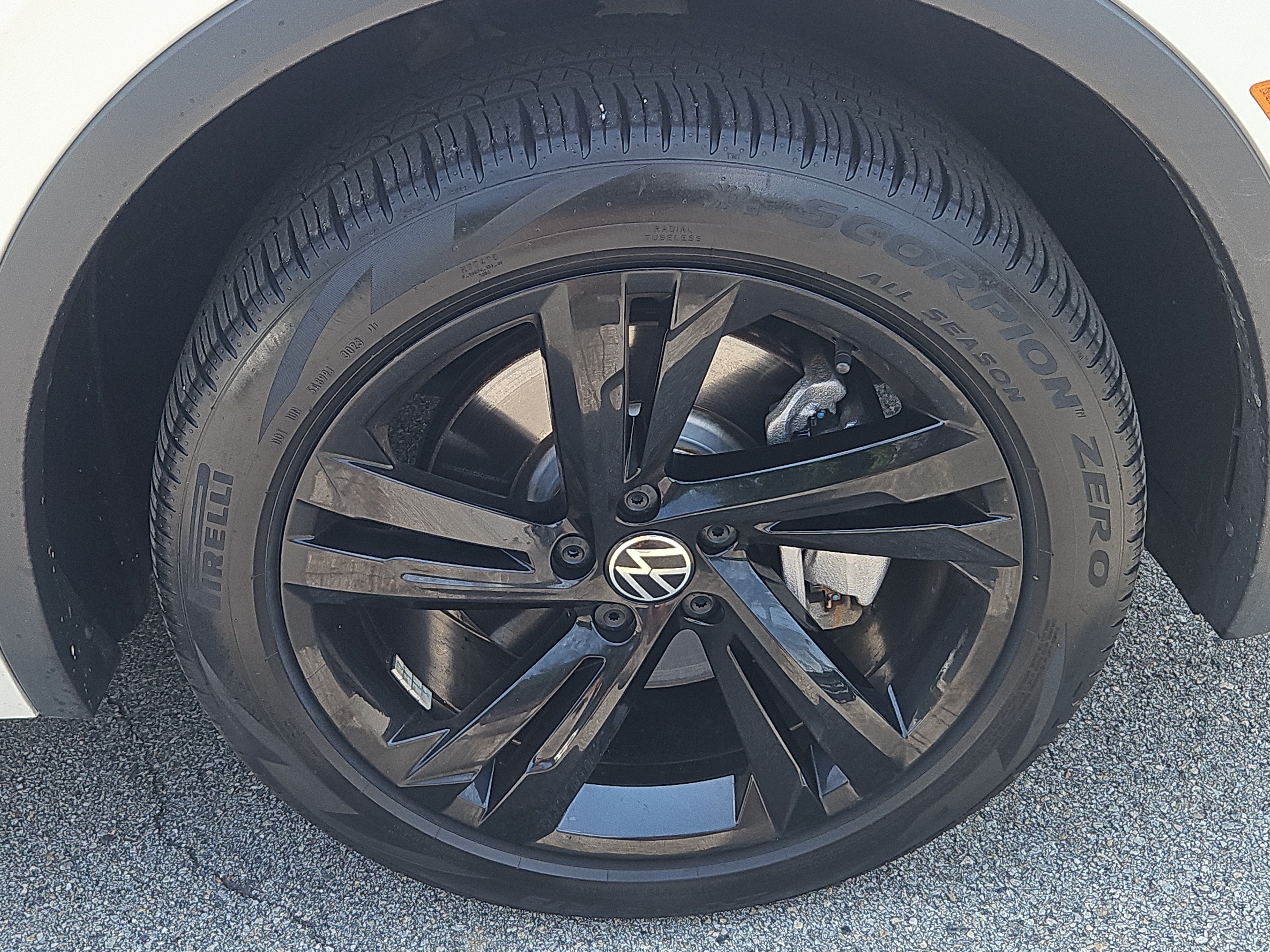Certified 2024 Volkswagen Tiguan SE R-Line AWD/4WD image 31