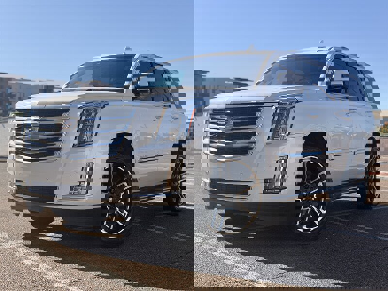 Used 2019 Cadillac Escalade Luxury image 7