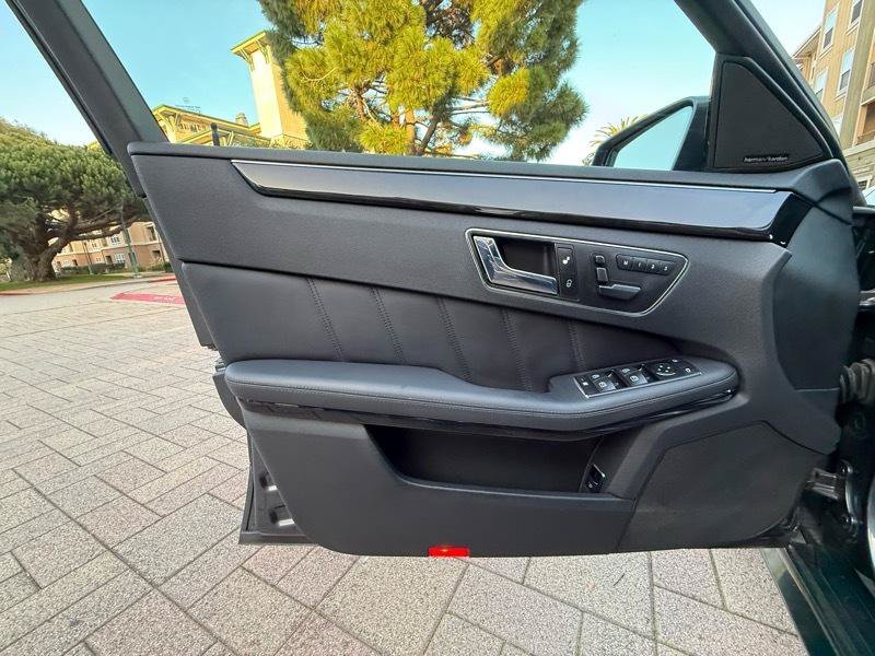 Used 2010 Mercedes-Benz E 550 Sedan image 33