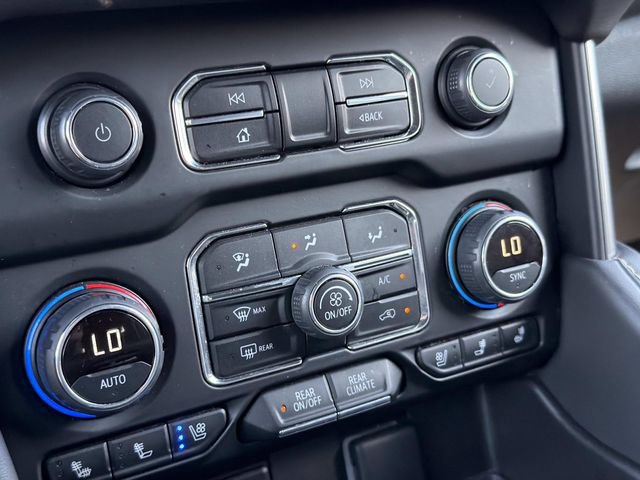 Used 2023 Chevrolet Suburban Premier RWD image 30