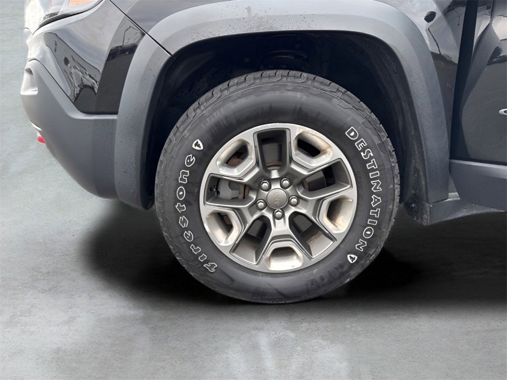 Used 2019 Jeep Cherokee Trailhawk w/ Comfort/Convenience Group image 33