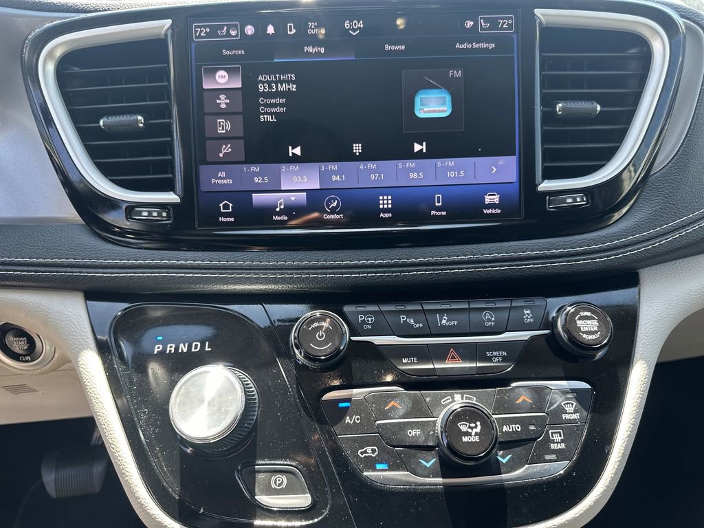 Used 2023 Chrysler Pacifica Touring-L FWD image 29