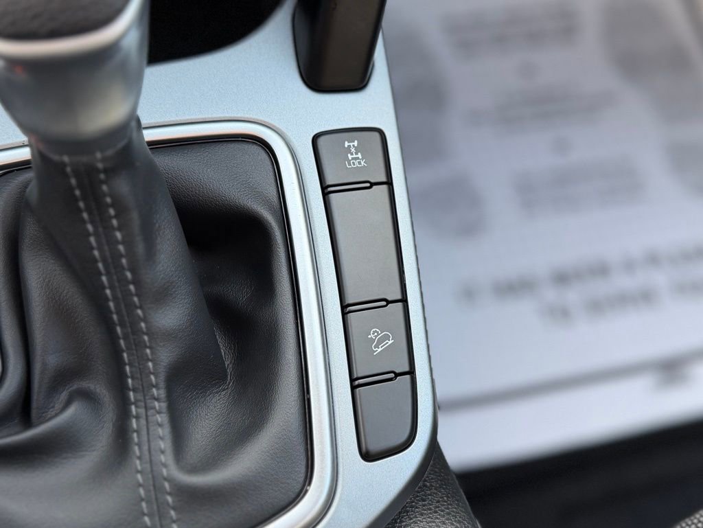 Used 2025 Kia Seltos LX image 19