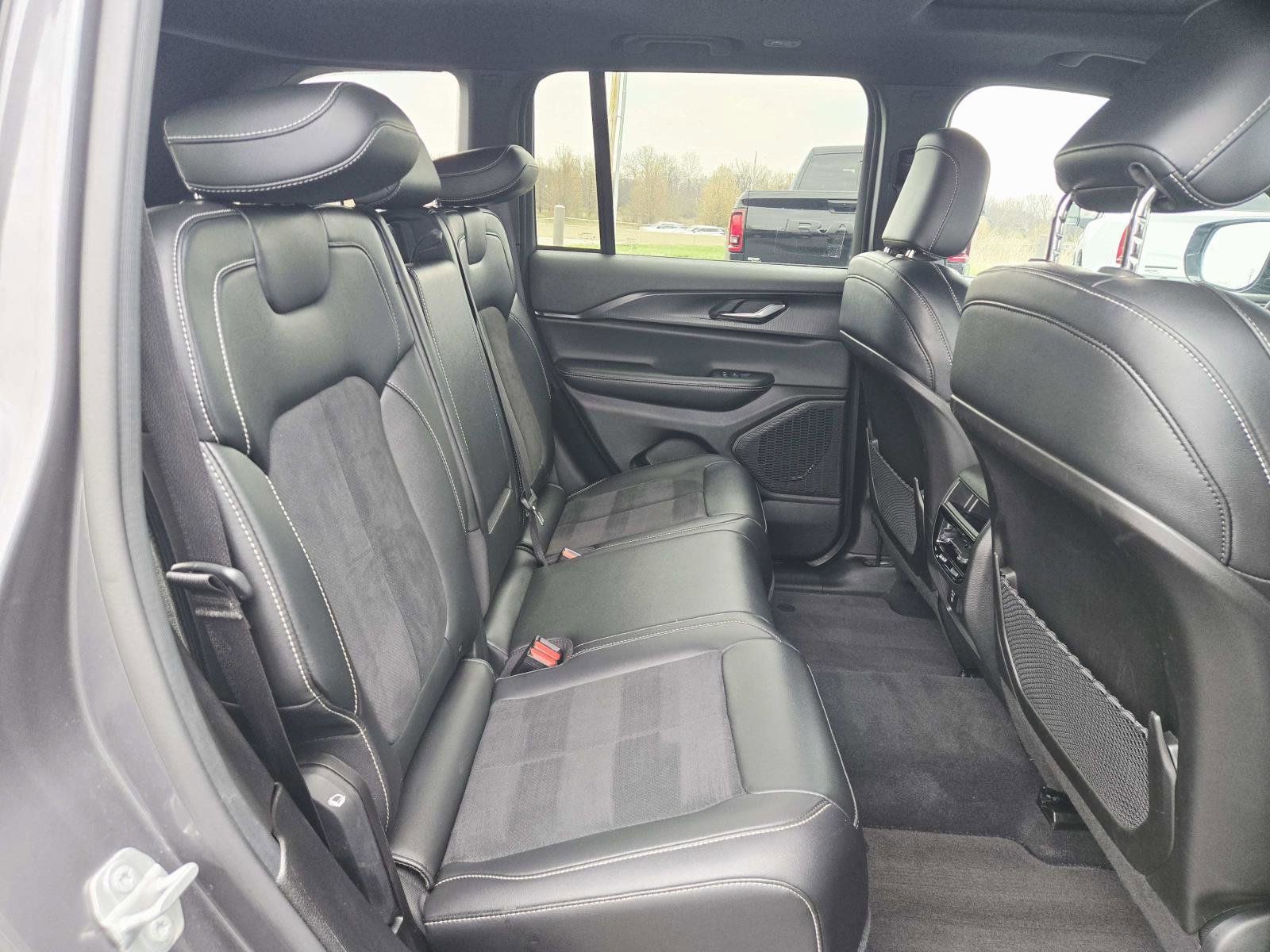 Used 2024 Jeep Grand Cherokee Altitude image 16