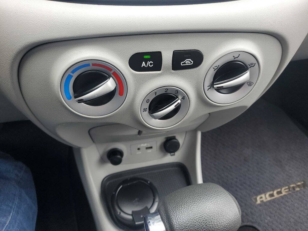 Used 2010 Hyundai Accent GS w/ Premium Pkg 3 FWD image 22
