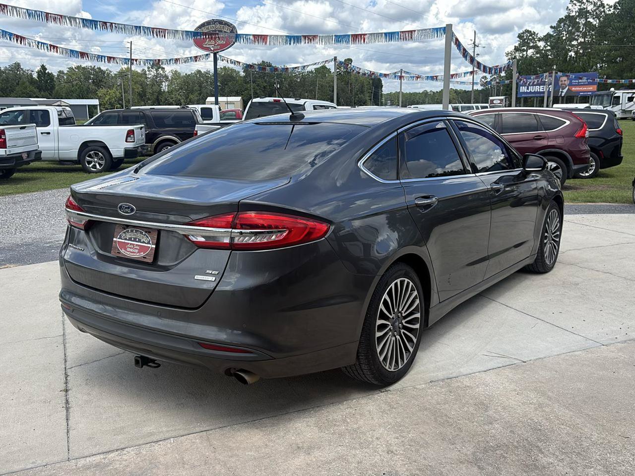 Used 2017 Ford Fusion SE w/ Fusion SE Technology Package FWD image 5