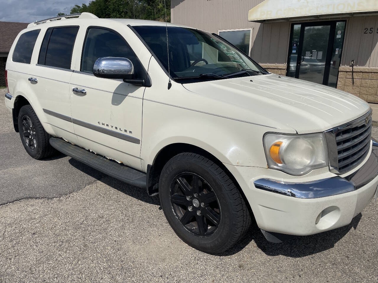 Used 2008 Chrysler Aspen Limited AWD/4WD image 3