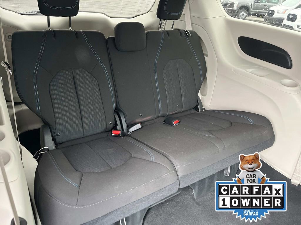 Used 2021 Chrysler Pacifica Touring image 19