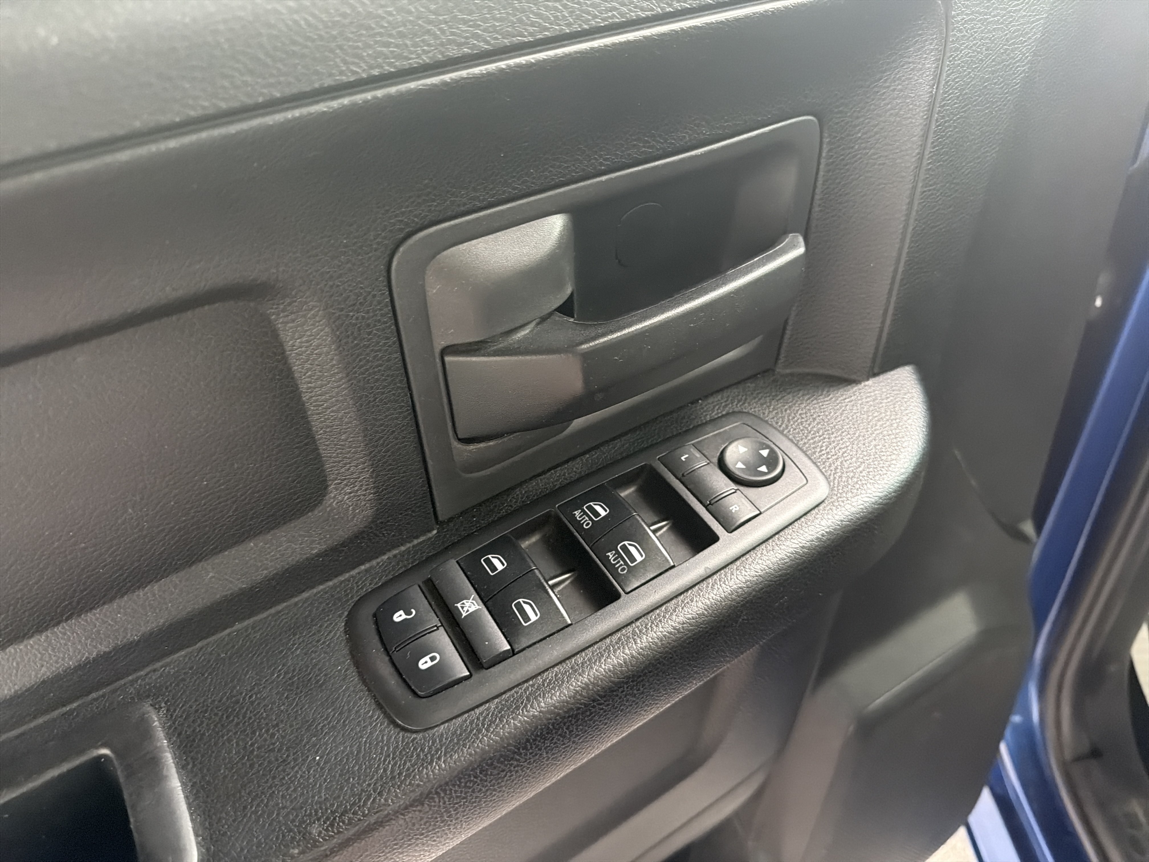 Used 2019 RAM 1500 Express AWD/4WD image 16
