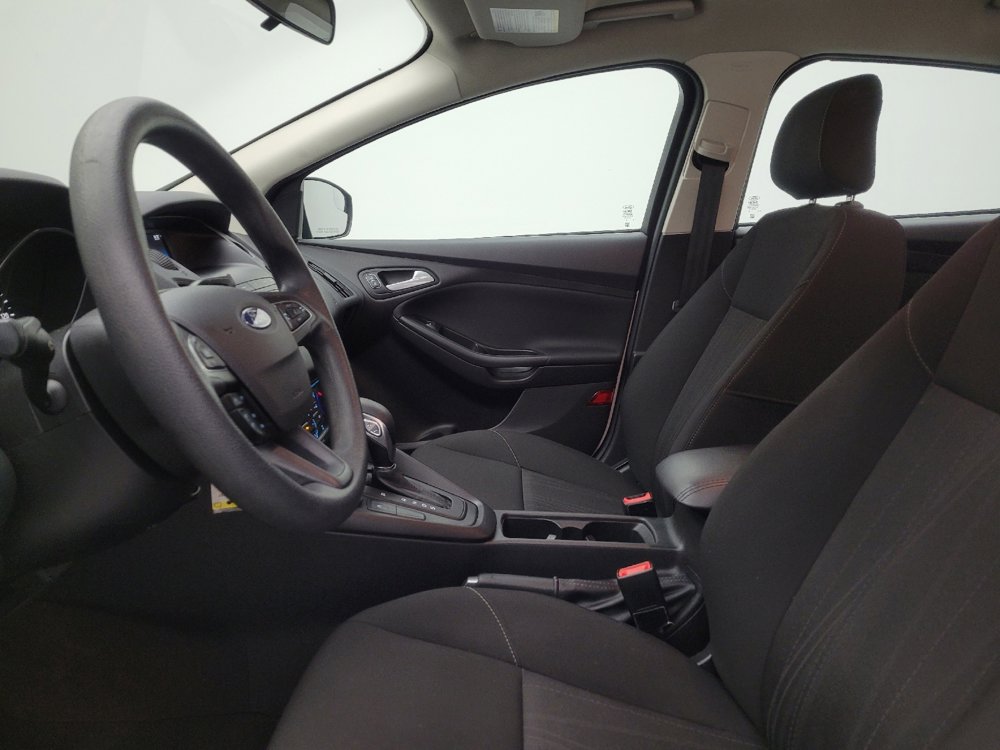 Used 2018 Ford Focus SE w/ SE Appearance Package FWD image 17