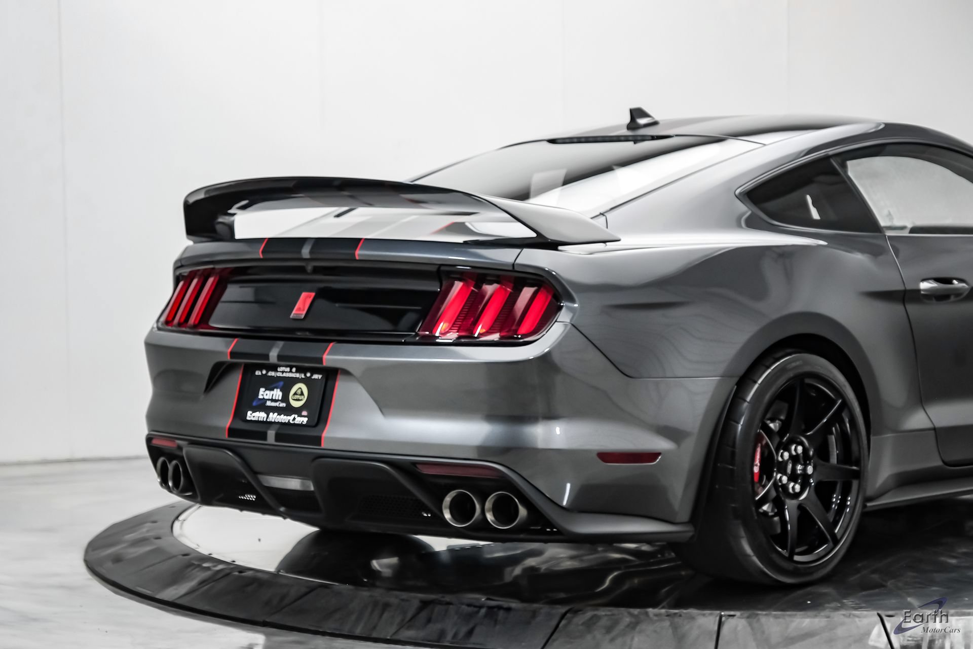 Used 2020 Ford Mustang Shelby GT350R w/ GT350R Equipment Group 920A RWD image 19
