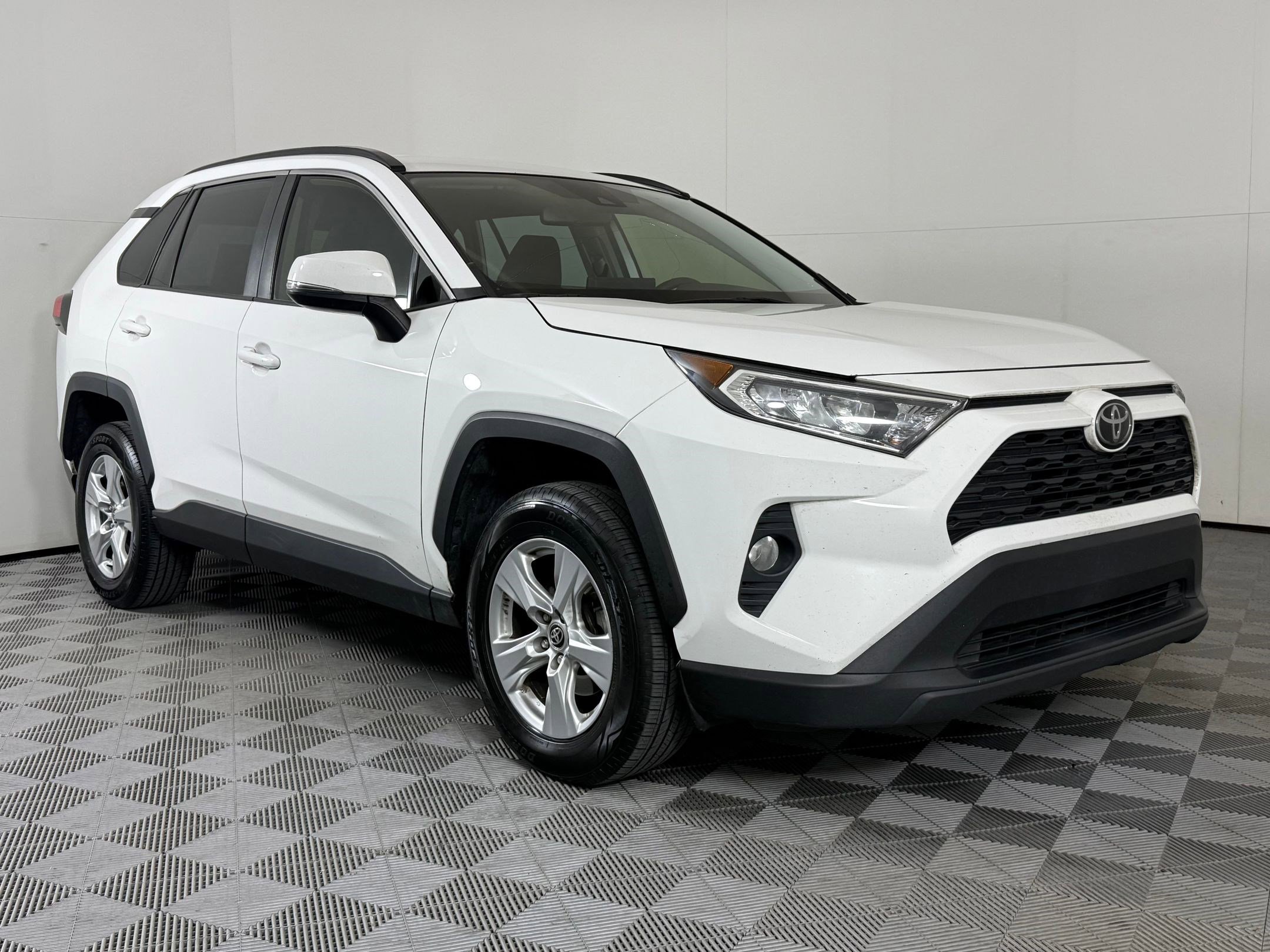Used 2020 Toyota RAV4 XLE image 7