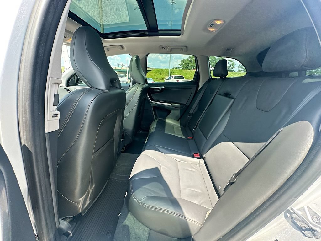 Used 2017 Volvo XC60 T5 Dynamic w/ Preferred Option Package FWD image 17