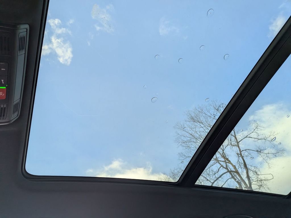 Used 2022 Volkswagen Tiguan SEL R-Line image 27