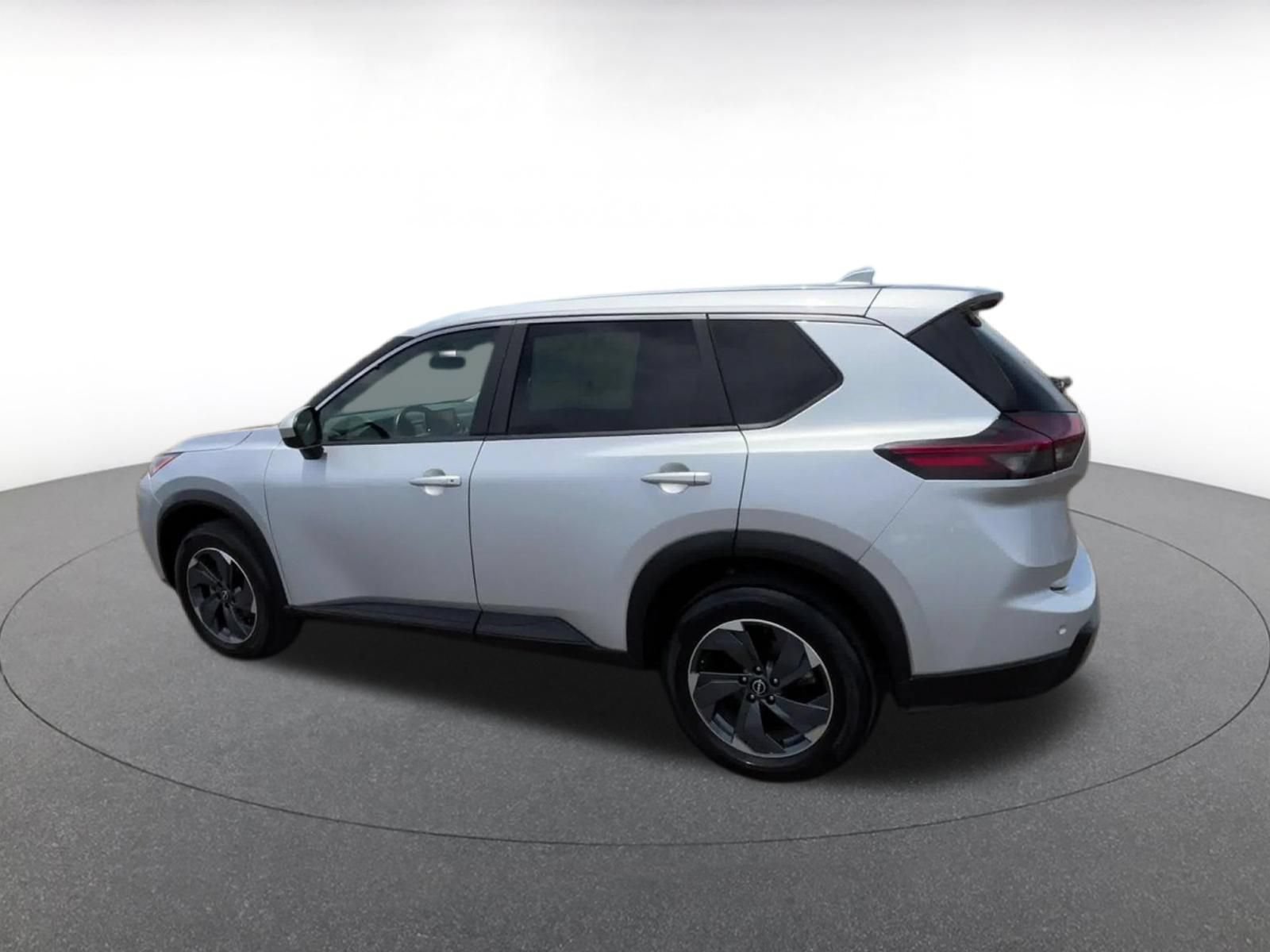 Used 2025 Nissan Rogue SV FWD image 10