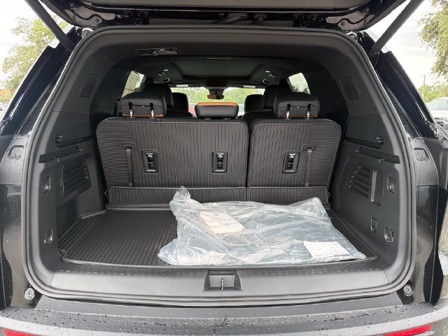 New 2027 Chevrolet Traverse Z71 w/ Enhanced Driving Package AWD/4WD image 11