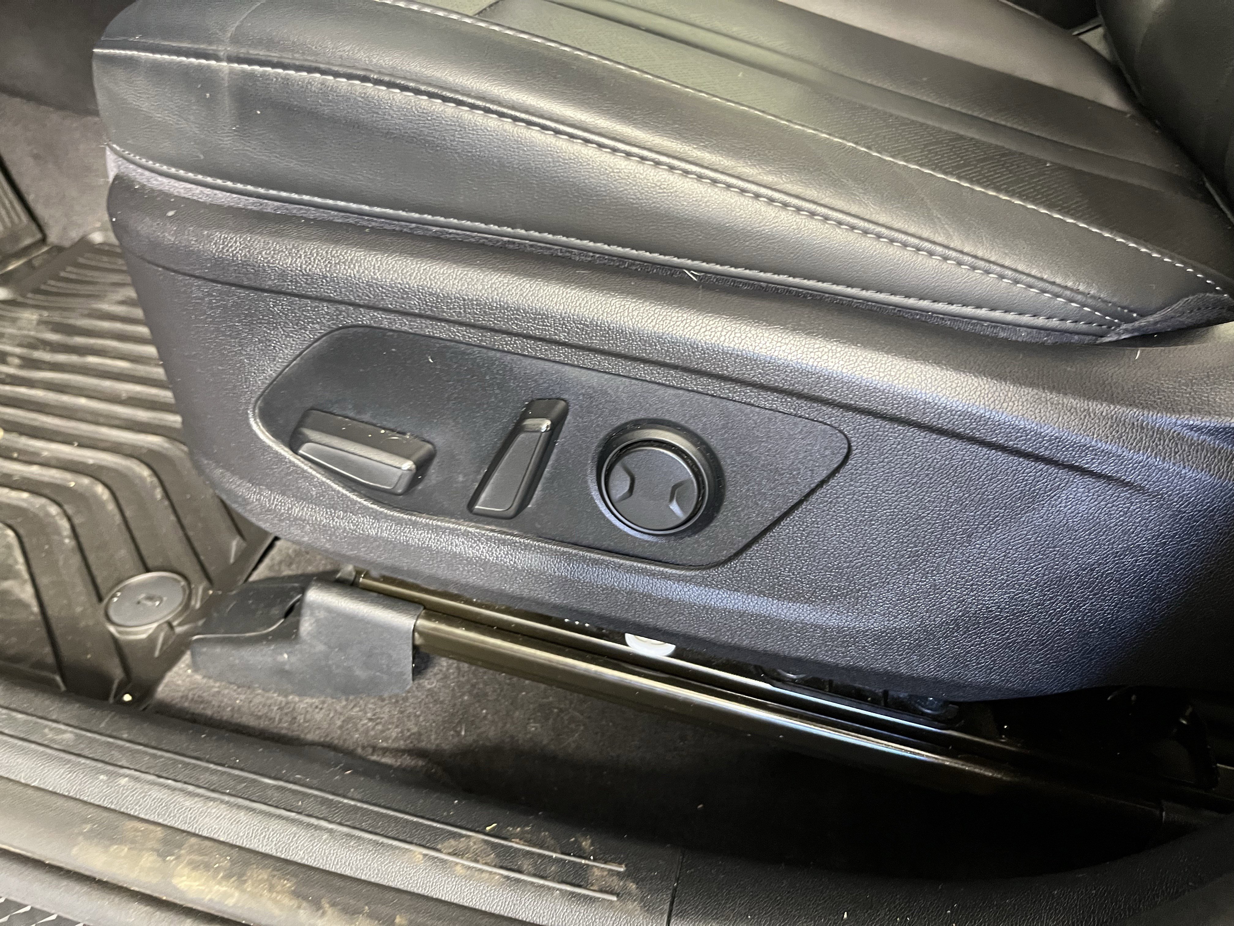 Used 2021 Kia Sorento SX image 16