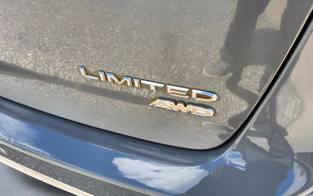 Used 2021 Chrysler Pacifica Limited w/ Premium & Safety Sphere Group AWD/4WD image 37