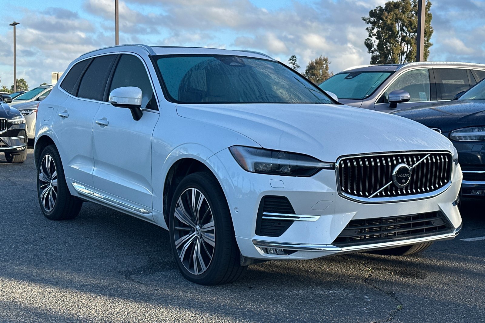 Certified 2023 Volvo XC60 B5 Plus image 2