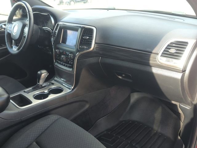 Used 2019 Jeep Grand Cherokee Laredo AWD/4WD image 25