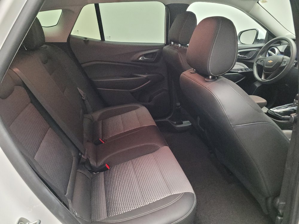 Used 2025 Chevrolet Trax LT FWD image 19