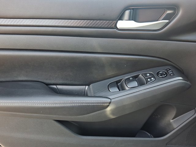Used 2024 Nissan Altima 2.5 SV image 12