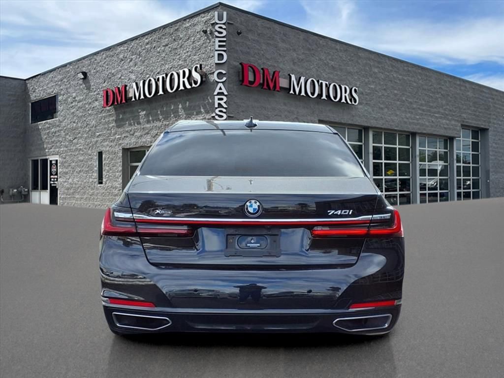 Used 2021 BMW 740i xDrive w/ Premium Package image 4