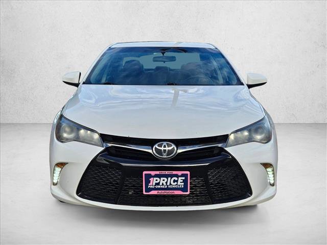 Used 2017 Toyota Camry SE image 2