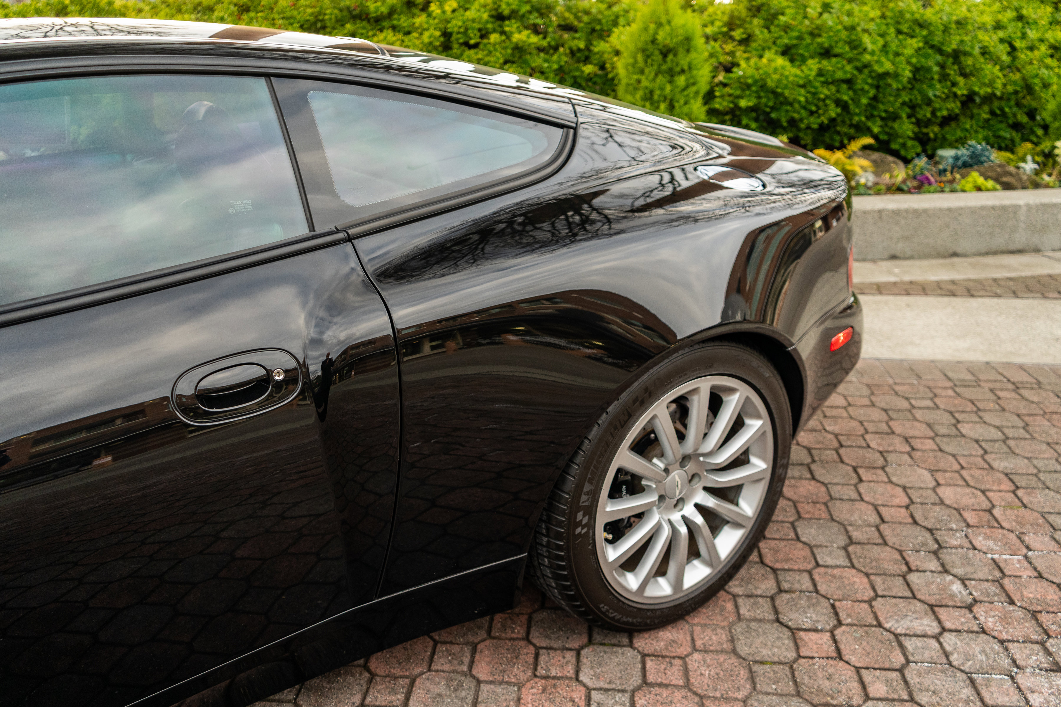 Used 2002 Aston Martin Vanquish image 40