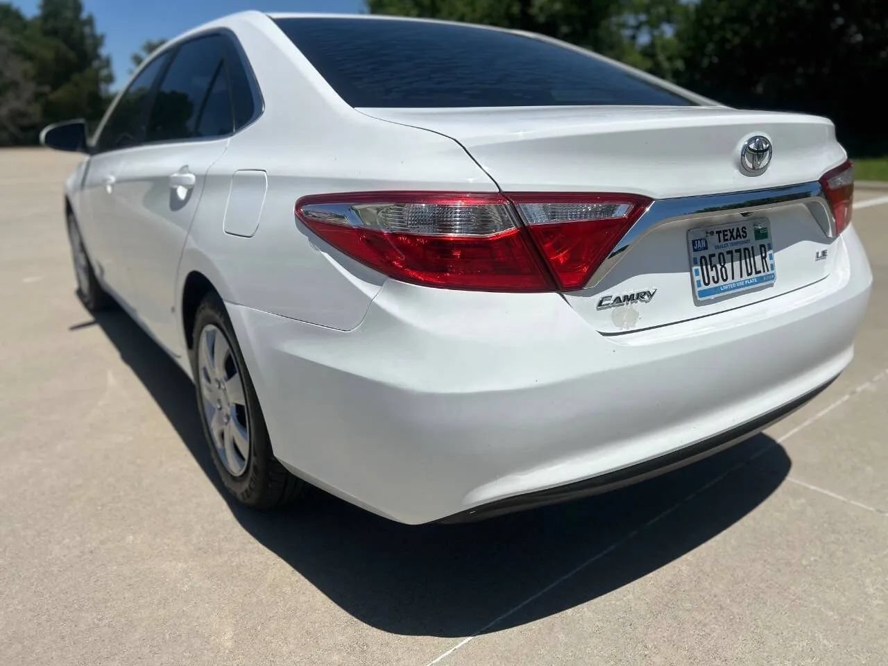 Used 2016 Toyota Camry LE FWD image 8