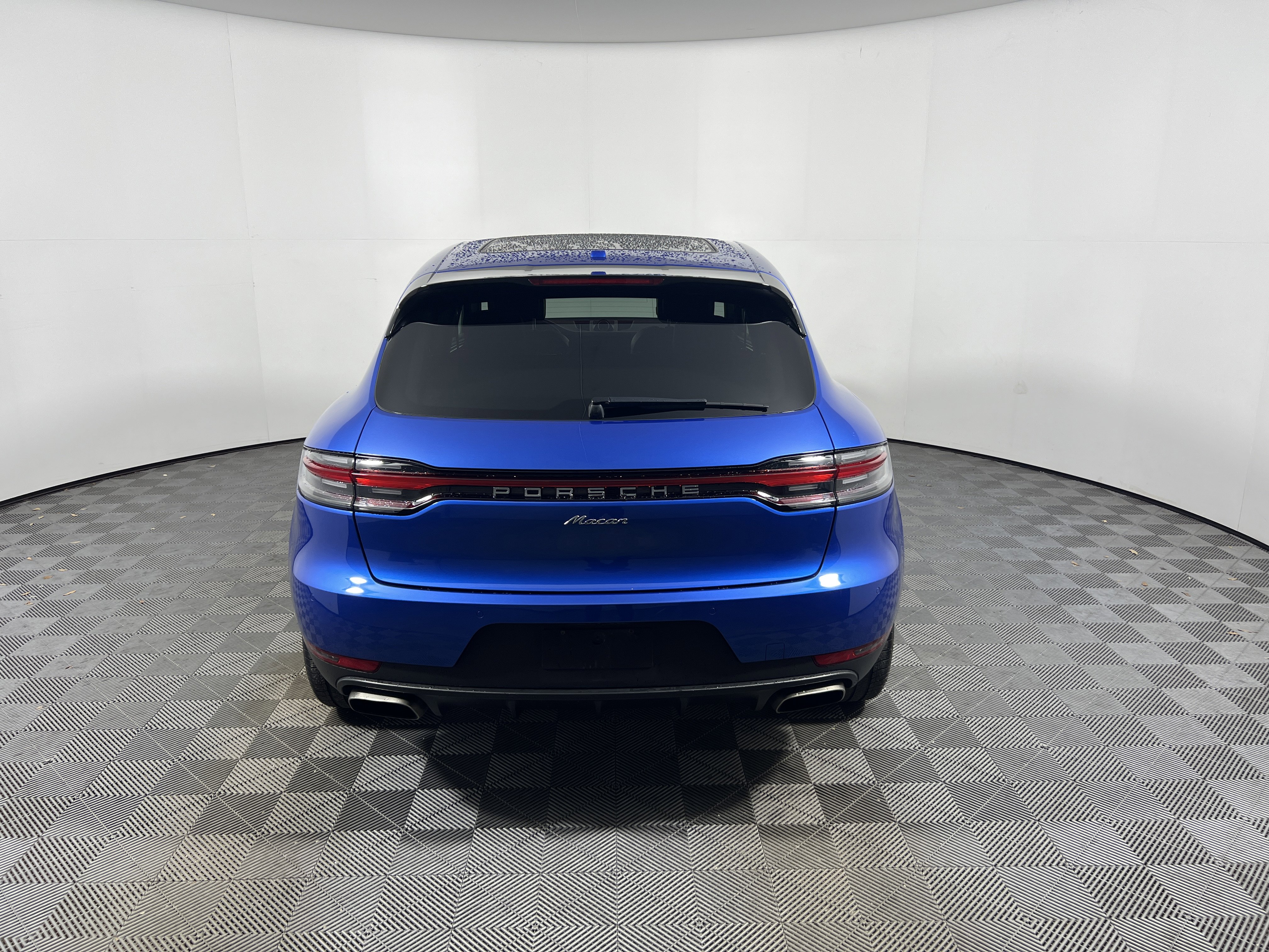 Certified 2019 Porsche Macan AWD/4WD image 6