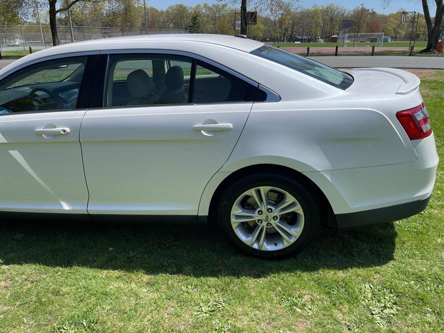 Used 2014 Ford Taurus SEL w/ Equipment Group 201A image 11