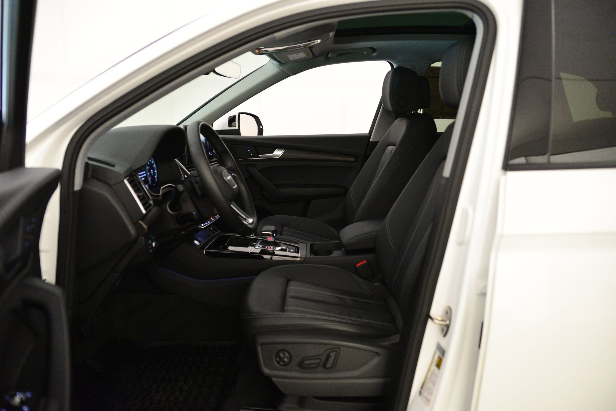 Certified 2025 Audi Q5 2.0T Premium w/ Convenience Plus Package image 27