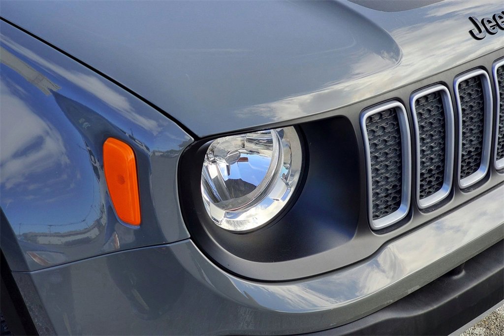 Used 2023 Jeep Renegade Latitude image 2