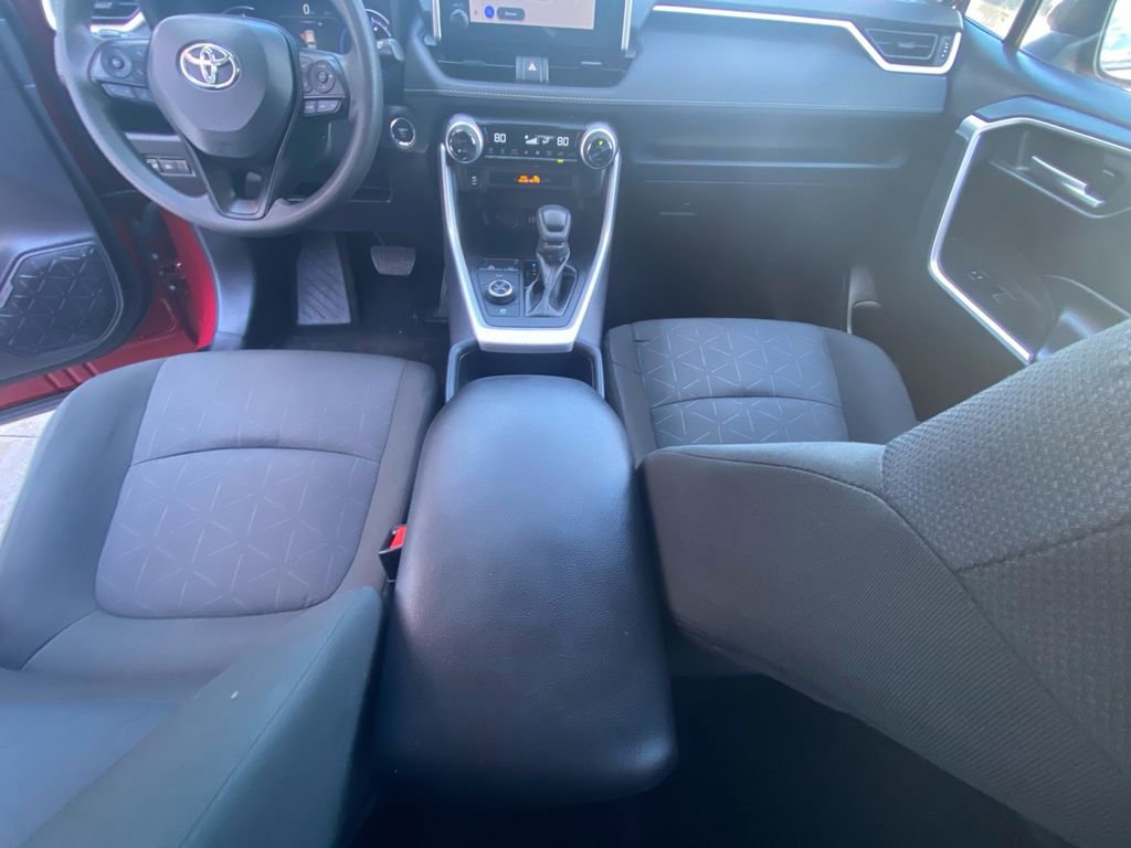 Used 2025 Toyota RAV4 XLE AWD/4WD image 11