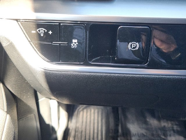 Certified 2025 Kia Sportage EX AWD/4WD image 23