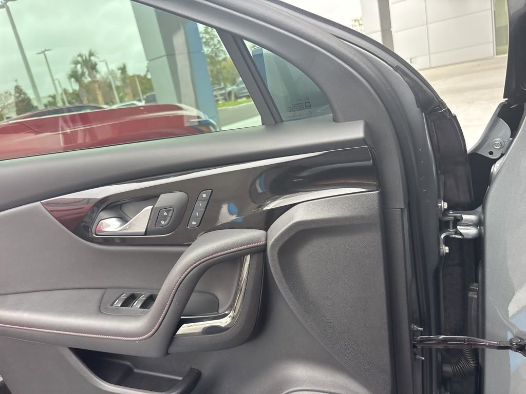 Used 2025 Chevrolet Blazer RS w/ Driver Confidence II Package image 8