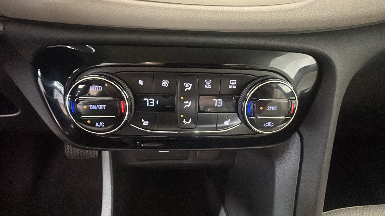 Used 2023 Buick Encore GX Select w/ Safety Package II AWD/4WD image 27