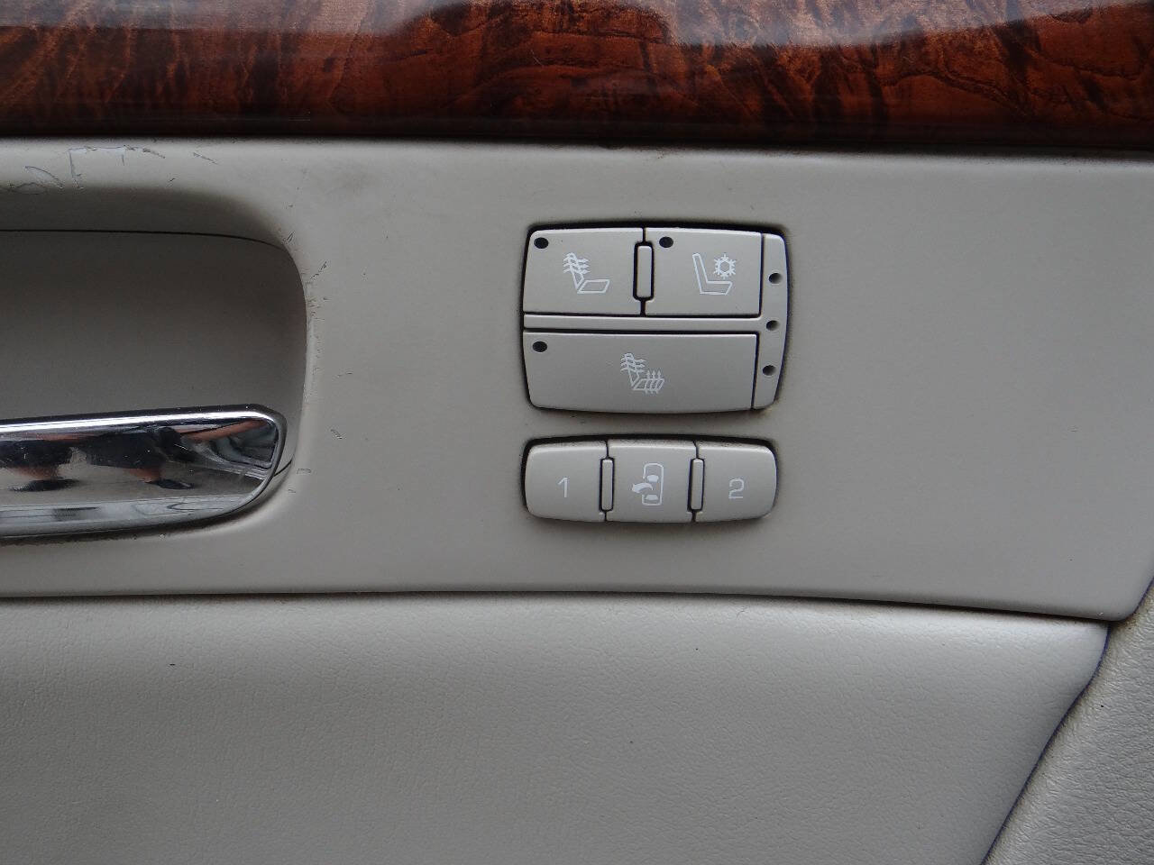 Used 2007 Cadillac DTS Luxury I w/ Sun And Sound Package FWD image 16