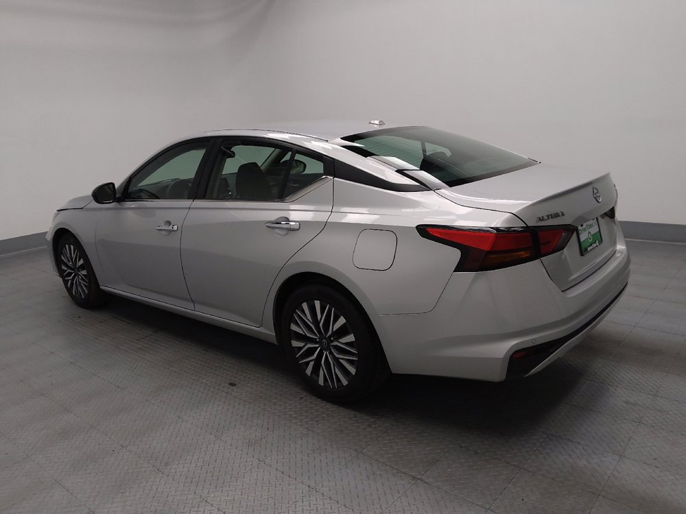Used 2024 Nissan Altima 2.5 SV image 3