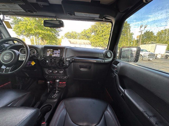 Used 2017 Jeep Wrangler Unlimited Rubicon AWD/4WD image 25