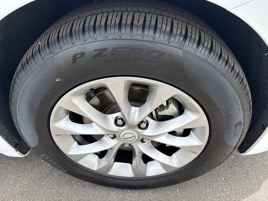 Used 2026 Chrysler Pacifica Limited FWD image 34