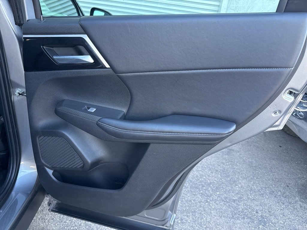 Used 2023 Mitsubishi Outlander SE image 31