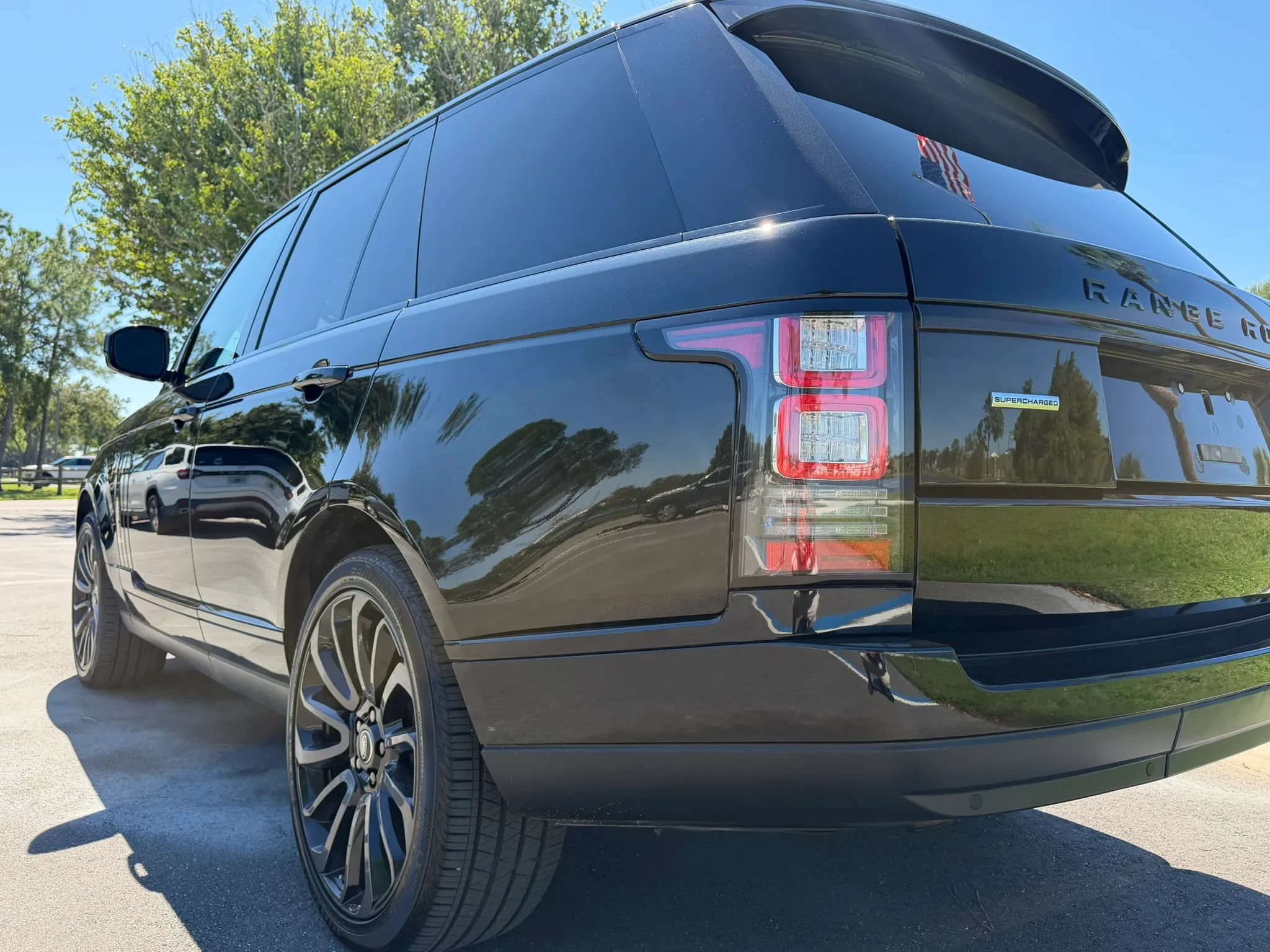 Used 2014 Land Rover Range Rover Supercharged AWD/4WD image 11