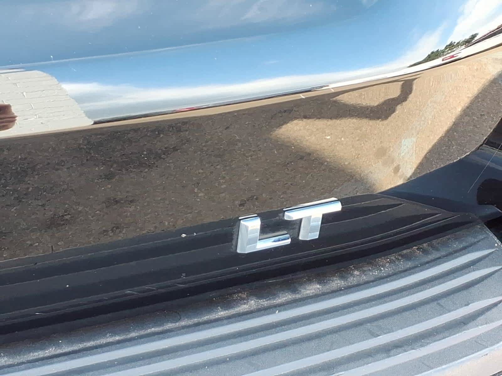 Used 2026 Chevrolet Suburban LT w/ Comfort Package AWD/4WD image 18